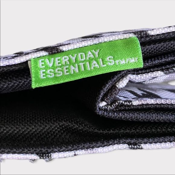 EVERYDAY ESSENTIALS | 3/$15 Black and White Houndstooth Lunch Bag - Picture 5 of 6